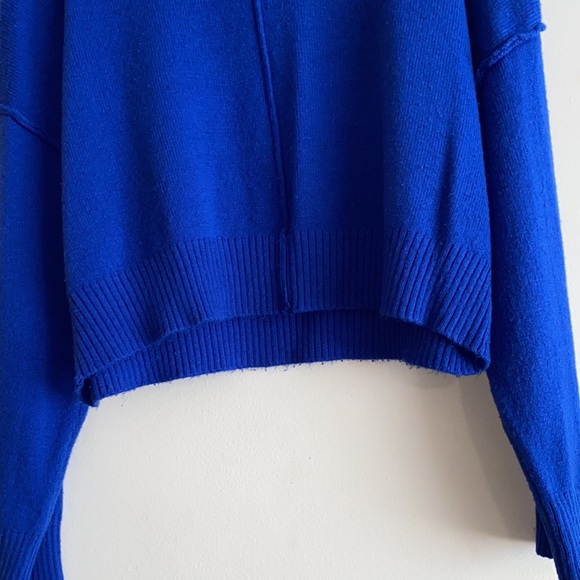 Forever 21 Blue Crewneck Sweater Size Medium - Picture 3 of 5